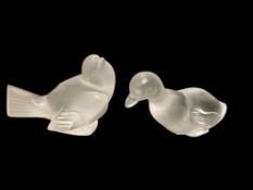 BACCARAT AND LALIQUE FINE FRENCH CRYSTAL BIRD FIGURAL PAPERWEIGHTS