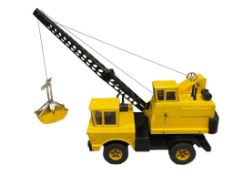 1970'S TONKA YELLOW CONSTRUCTION TOY MIGHTY CRANE WITH CLAM BUCKET