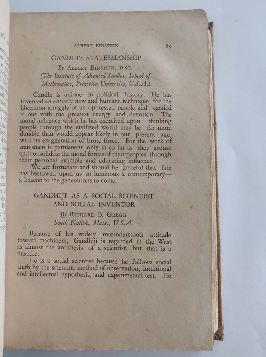 S.RADHAKRISHNAN - MAHATMA GANDHI ESSAYS AND REFLECTIONS ON HIS LIFE AND WORK - Image 4 of 5