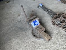Small bench vice