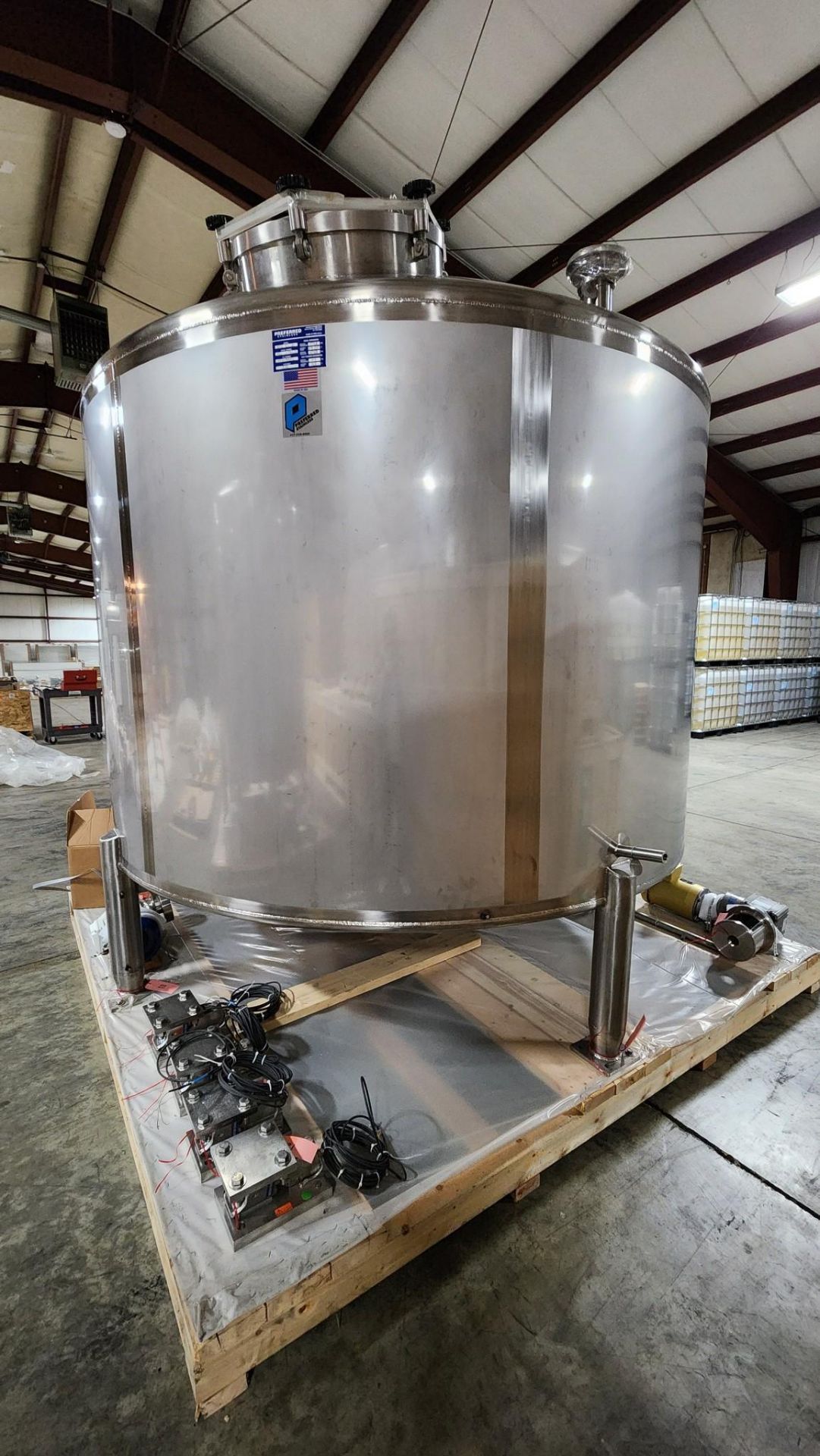 PREFERRED STAINLESS 2,000 GALLON S/S MIX USE TANK 801-TK201 - Image 2 of 23