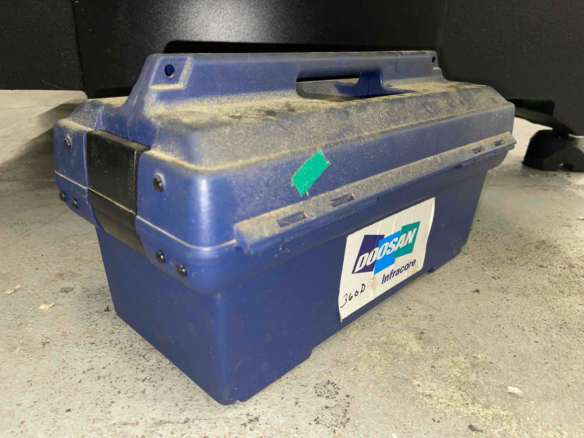 2013 DOOSAN DT-360D DUAL PALLET CNC VMC DRILL AND TAP - Image 14 of 27