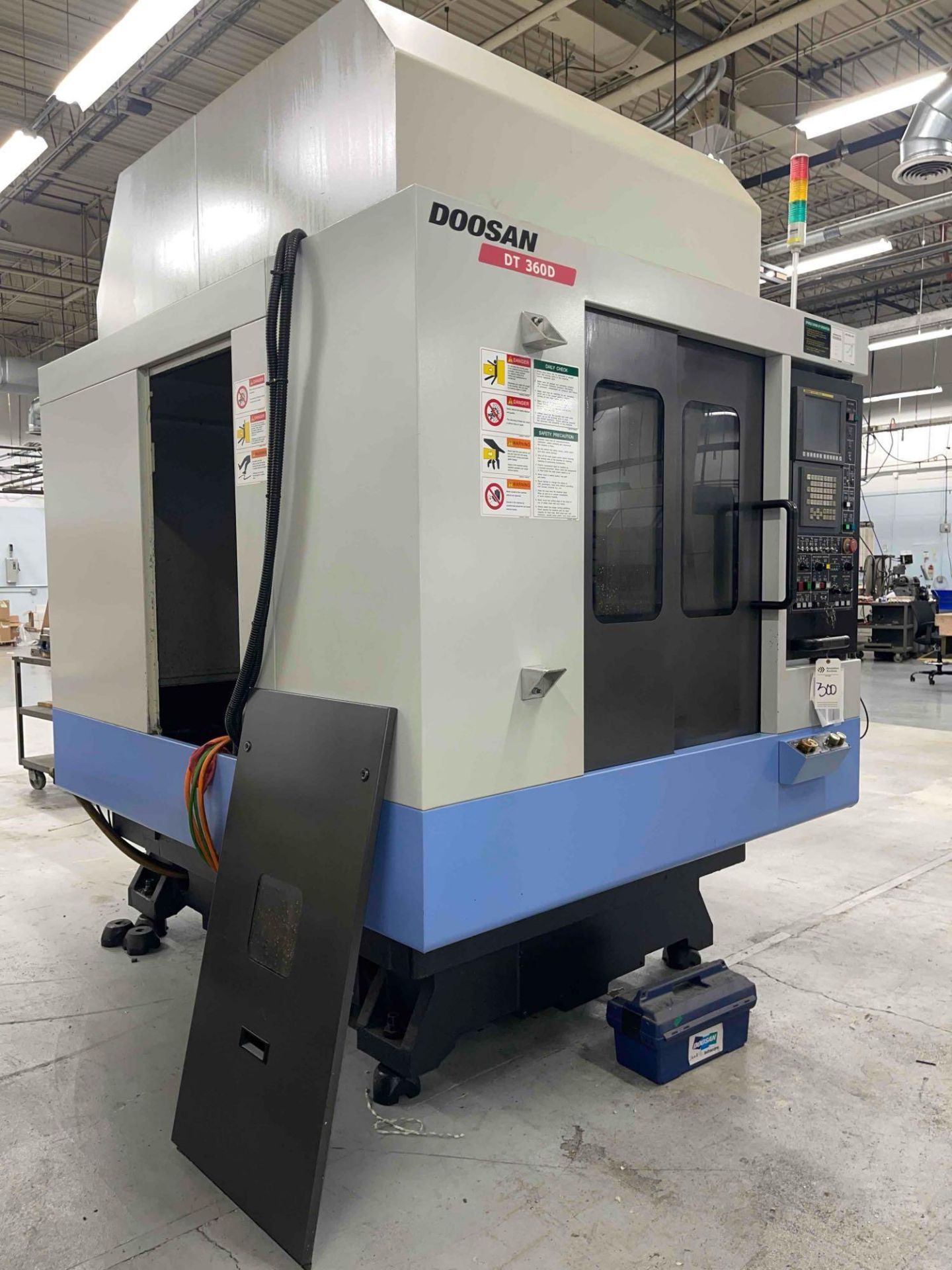 2013 DOOSAN DT-360D DUAL PALLET CNC VMC DRILL AND TAP - Image 4 of 27