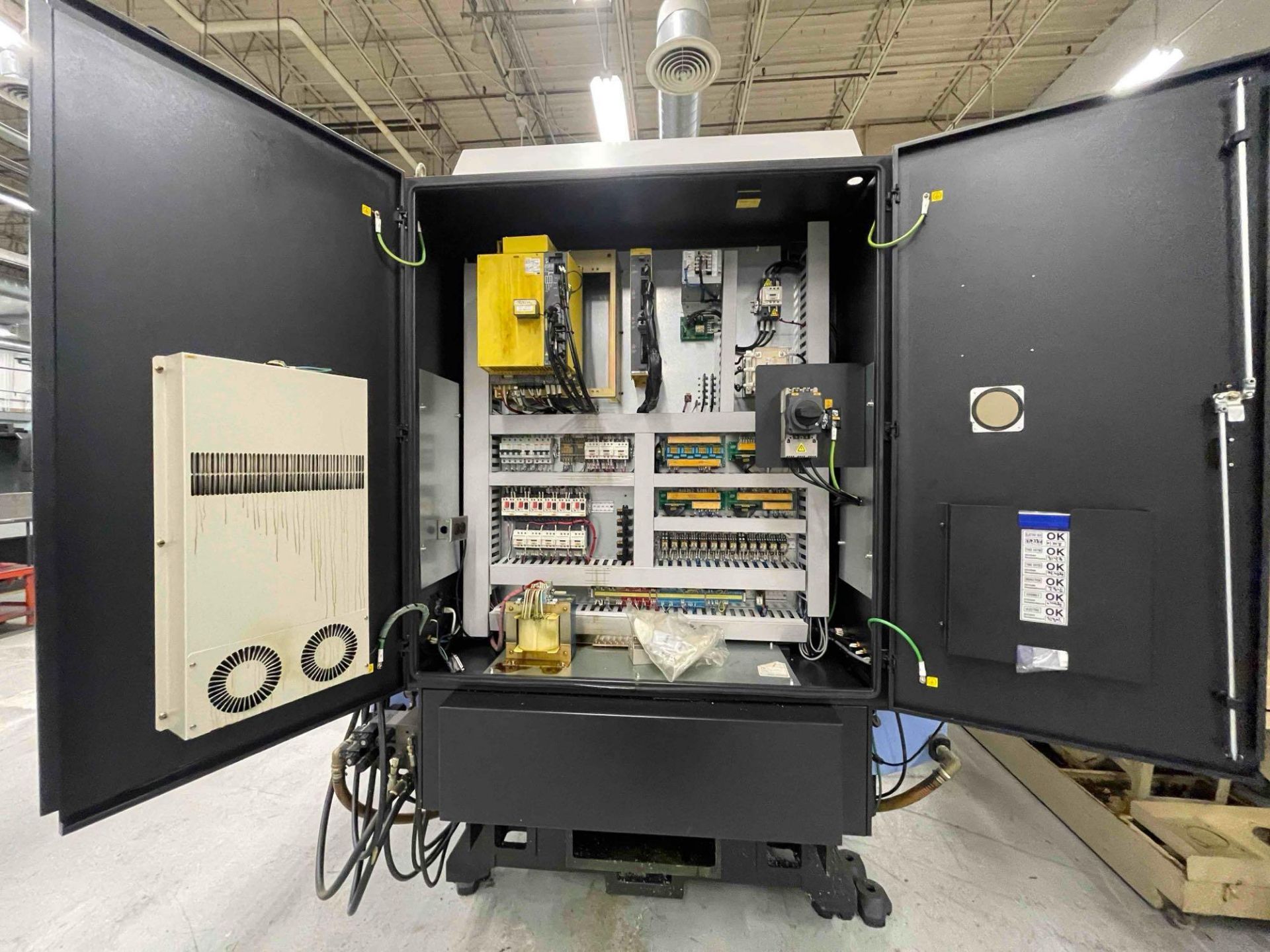 2013 DOOSAN DT-360D DUAL PALLET CNC VMC DRILL AND TAP - Image 11 of 27