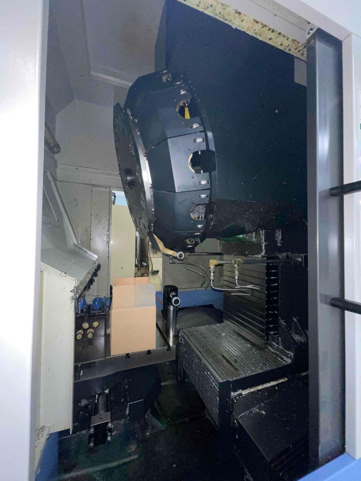 2013 DOOSAN DT-360D DUAL PALLET CNC VMC DRILL AND TAP - Image 9 of 27