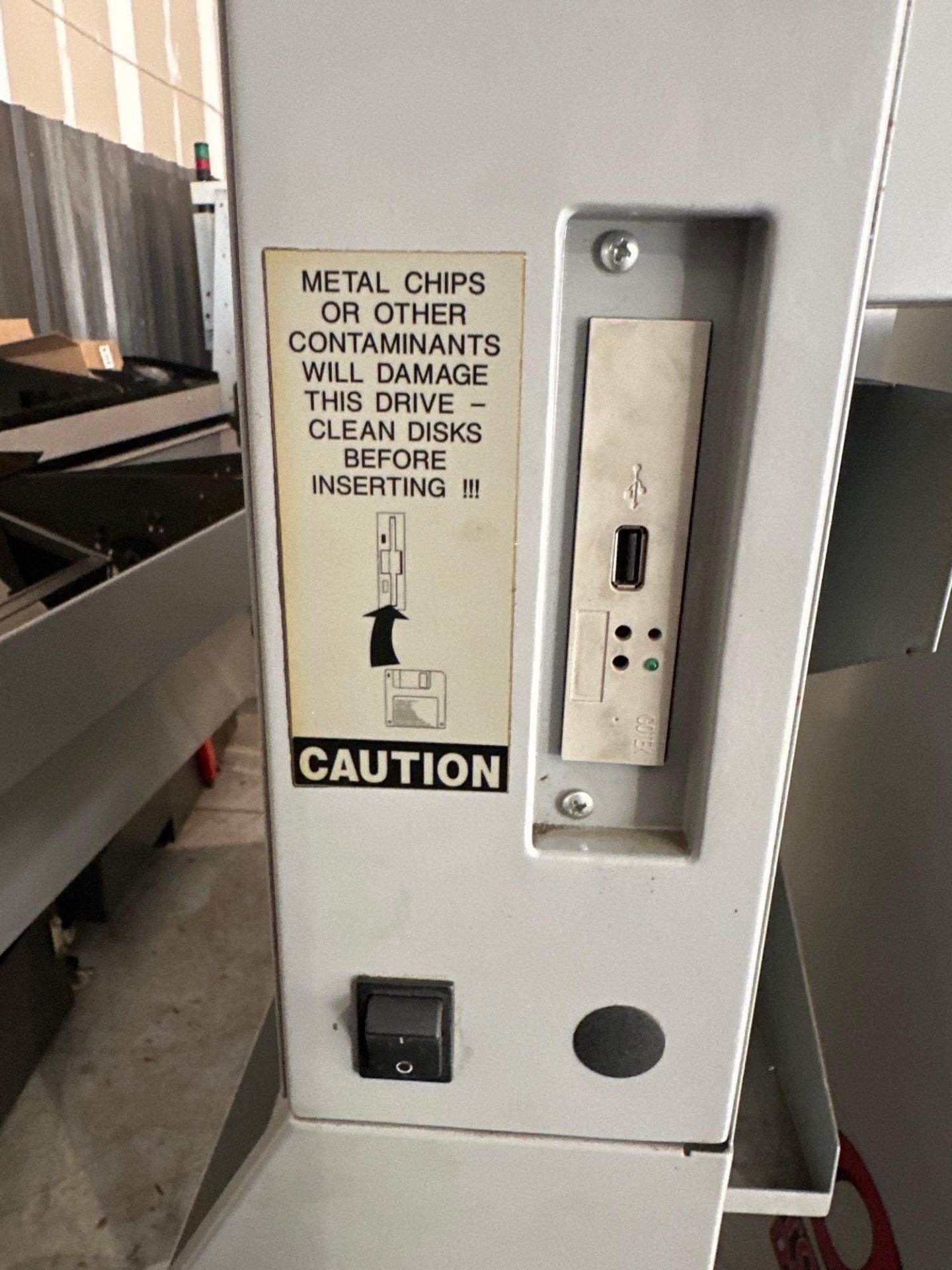 2001 HAAS VF-0 CNC VERTICAL MACHINING CENTER - Image 18 of 20