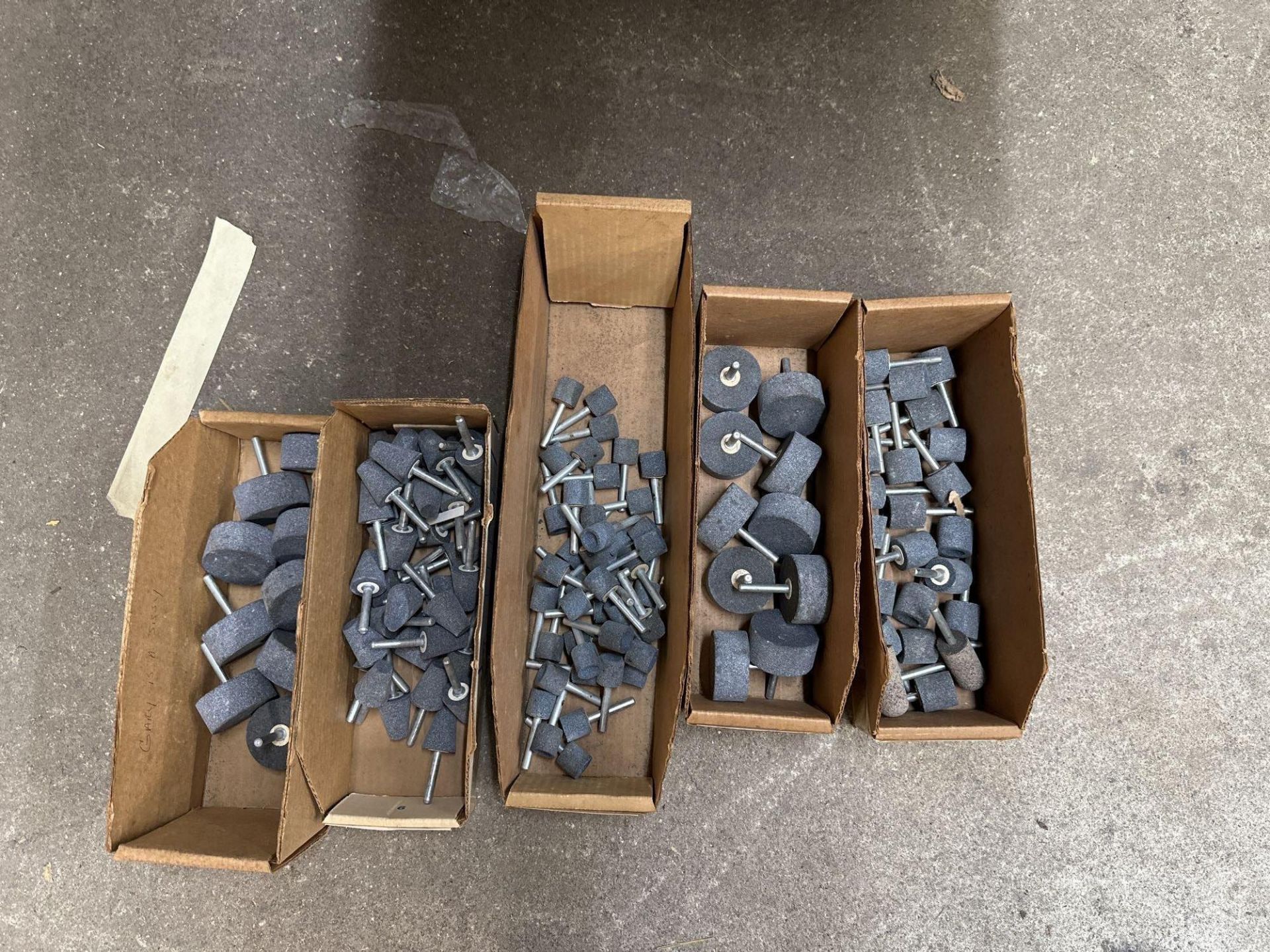 LISTA STORAGE CABINET LOADED WITH GRINDING AND ABRASIVE TOOLS - Image 17 of 26