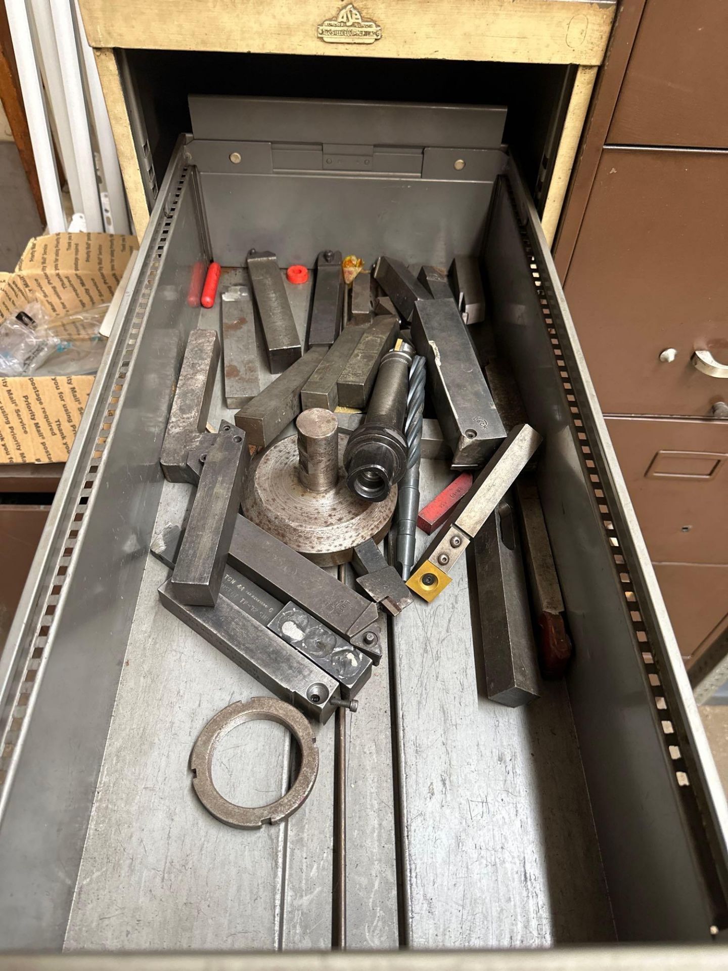 LISTA STORAGE CABINET LOADED WITH GRINDING AND ABRASIVE TOOLS - Image 23 of 26
