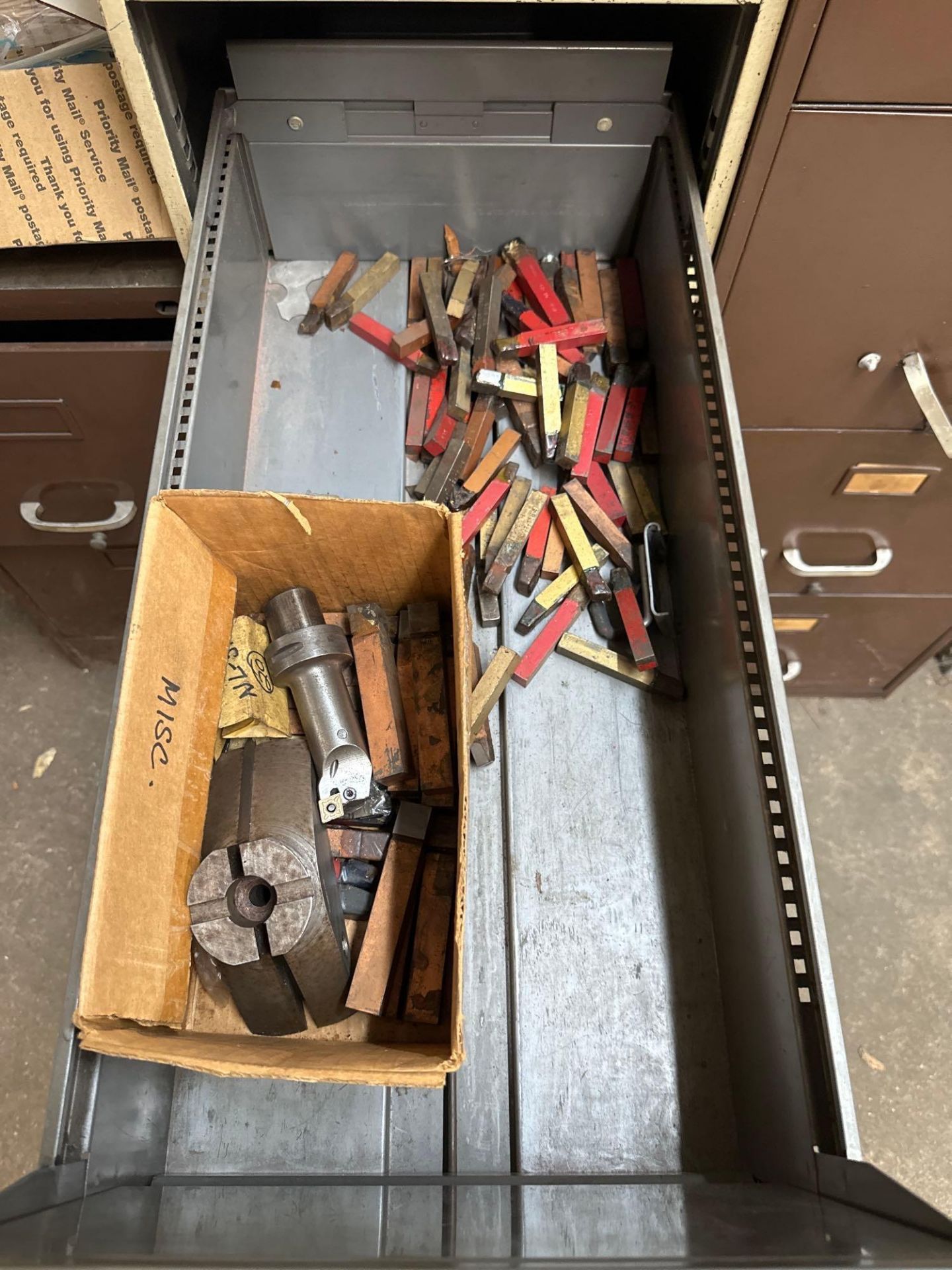 LISTA STORAGE CABINET LOADED WITH GRINDING AND ABRASIVE TOOLS - Image 24 of 26