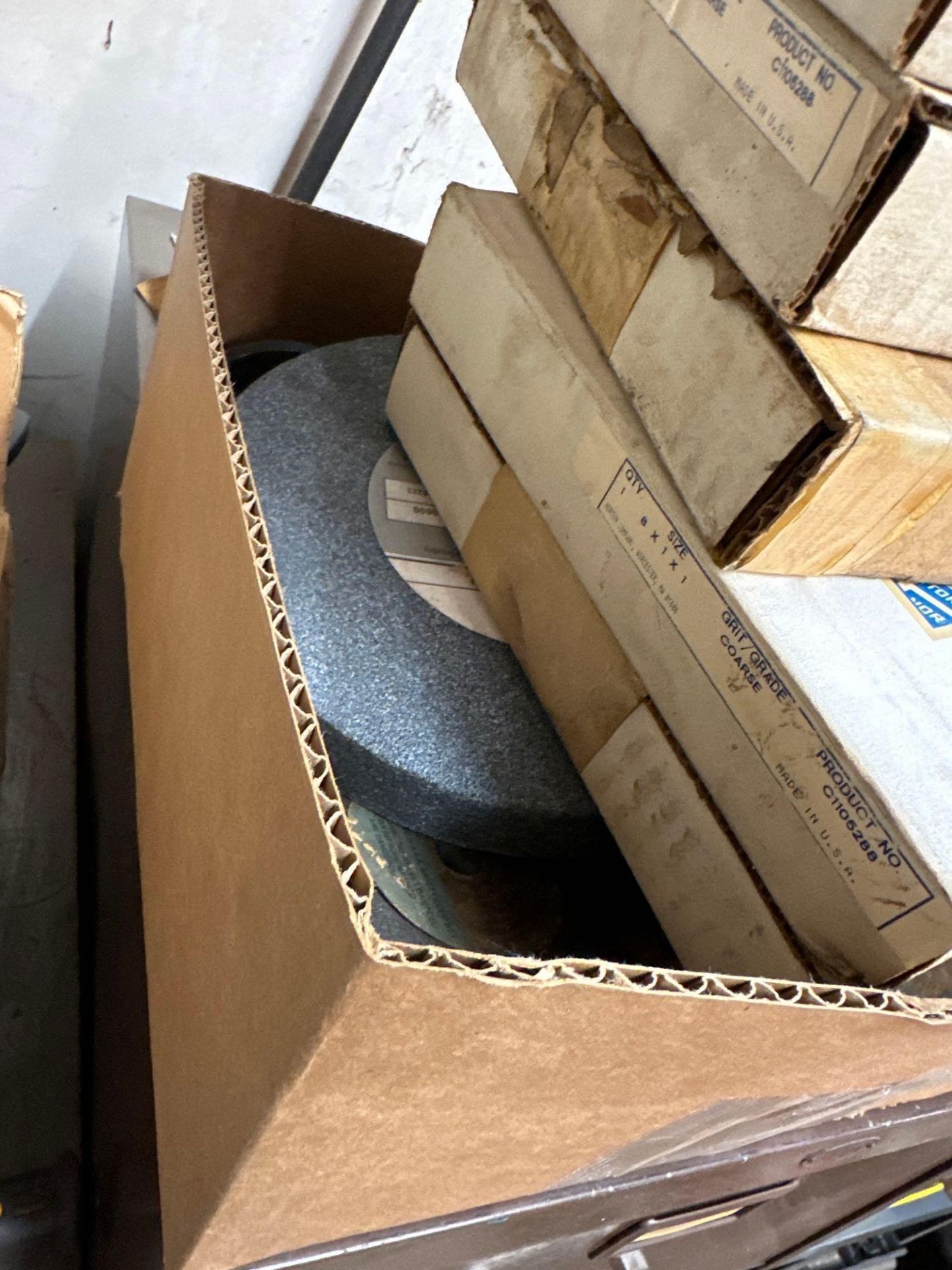 LISTA STORAGE CABINET LOADED WITH GRINDING AND ABRASIVE TOOLS - Image 20 of 26