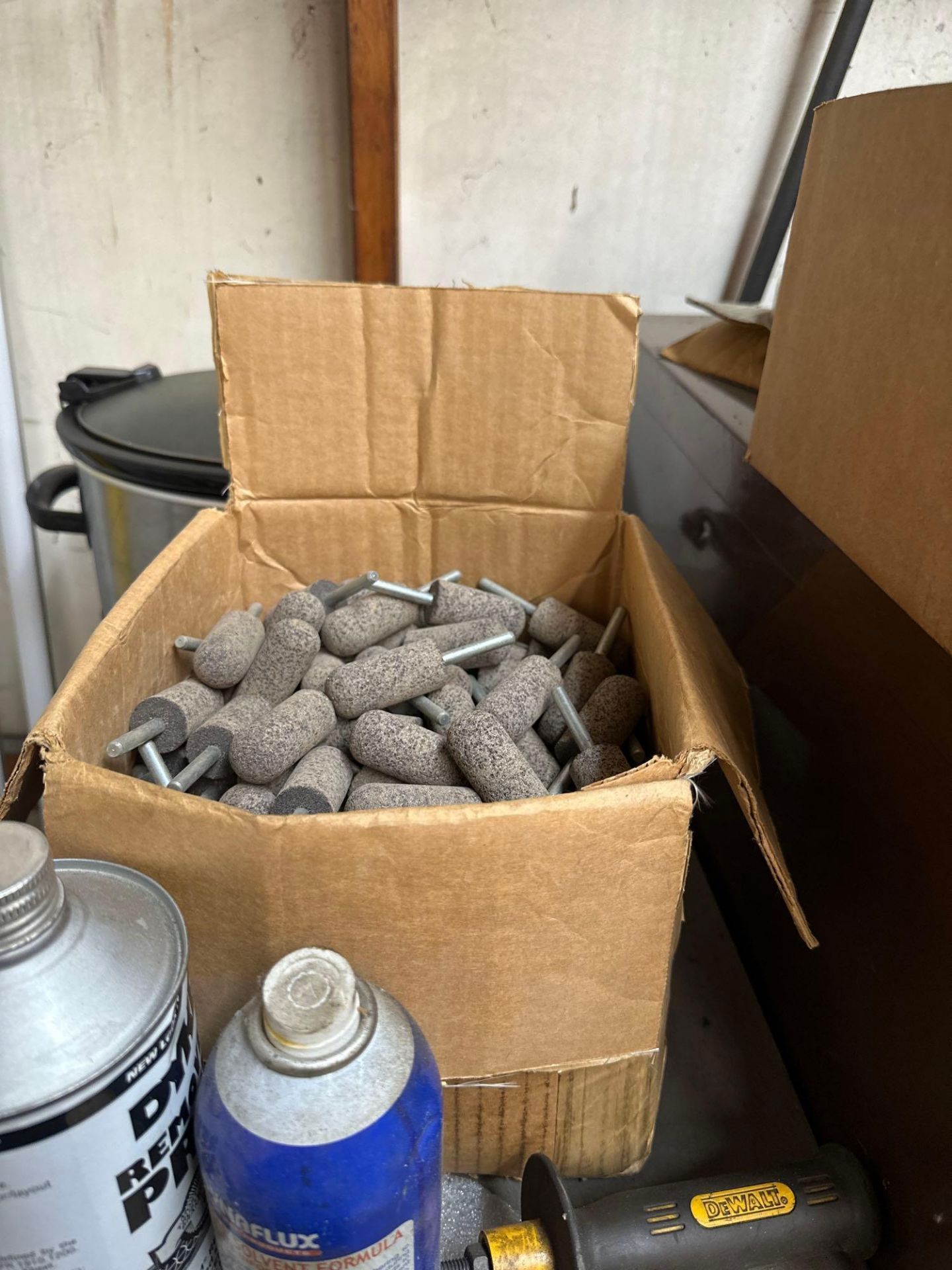 LISTA STORAGE CABINET LOADED WITH GRINDING AND ABRASIVE TOOLS - Image 22 of 26