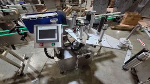 AUTOMATIC ROUND BOTTLE LABELING MACHINE