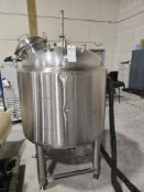 200 GALLON STAINLESS STEEL AGITATED MIXING TANK