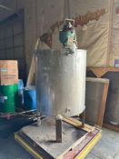 200 GALLON MIXING TANK W/ LIGHTNING MIXER