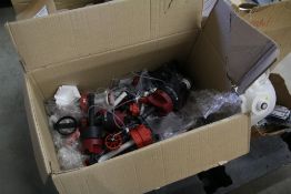 BOX OF ASSORTED HISCALE CHROMATOGRAPHY COLUMNS