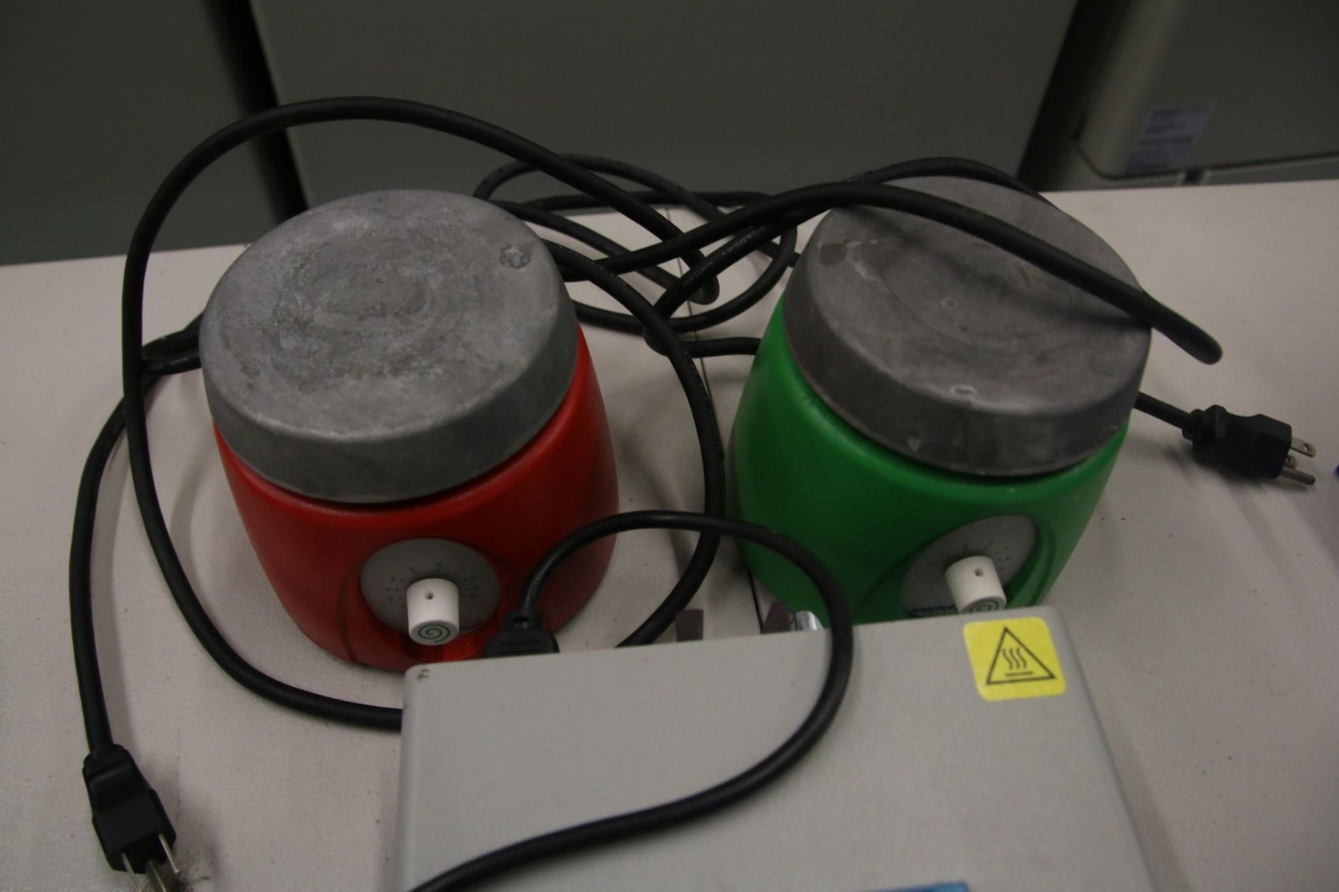VWR BLOCK HEATER AND (2) VWR STIRRERS - Image 3 of 4