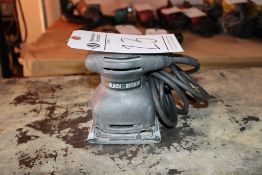 BLACK & DECKER SHEET PALM SANDER