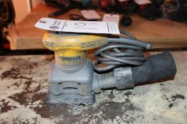 DEWALT D26441 ¼ SHEET PALM SANDER