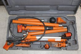 CENTRAL HYDRAULICS PORTABLE 10 TON PULLER