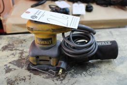 DEWALT D26441 ¼ SHEET PALM SANDER