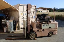 YALE MANUAL FORKLIFT TRUCK