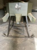 O.M.D. 1600 POUND GRAVITY PROTEIN FEEDER