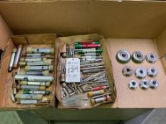 WHOLE SHELF CONTENTS OF ASSORTED INTERNAL AND EXTERNAL THREAD GAUGES