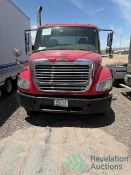 2011 FREIGHTLINER M2 112 DAY CAB - BUSINESS CLASS