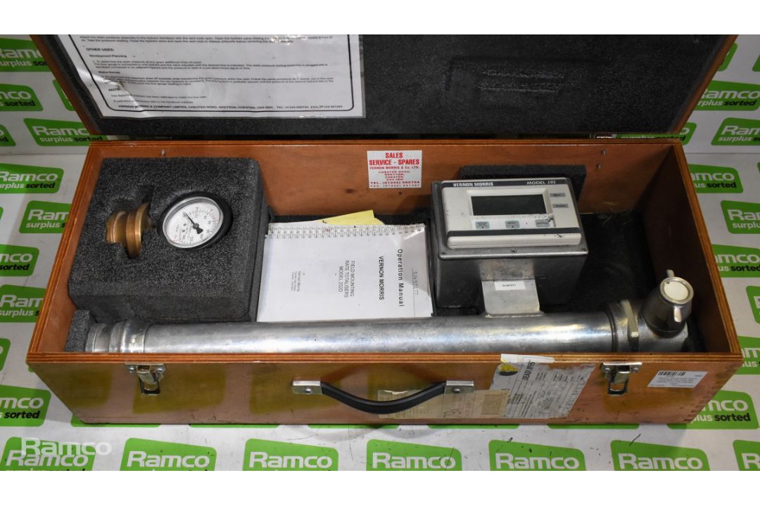 Vernon Morris 202D stand pipe field mounting rate totaliser unit with wooden case - Image 1 of 10