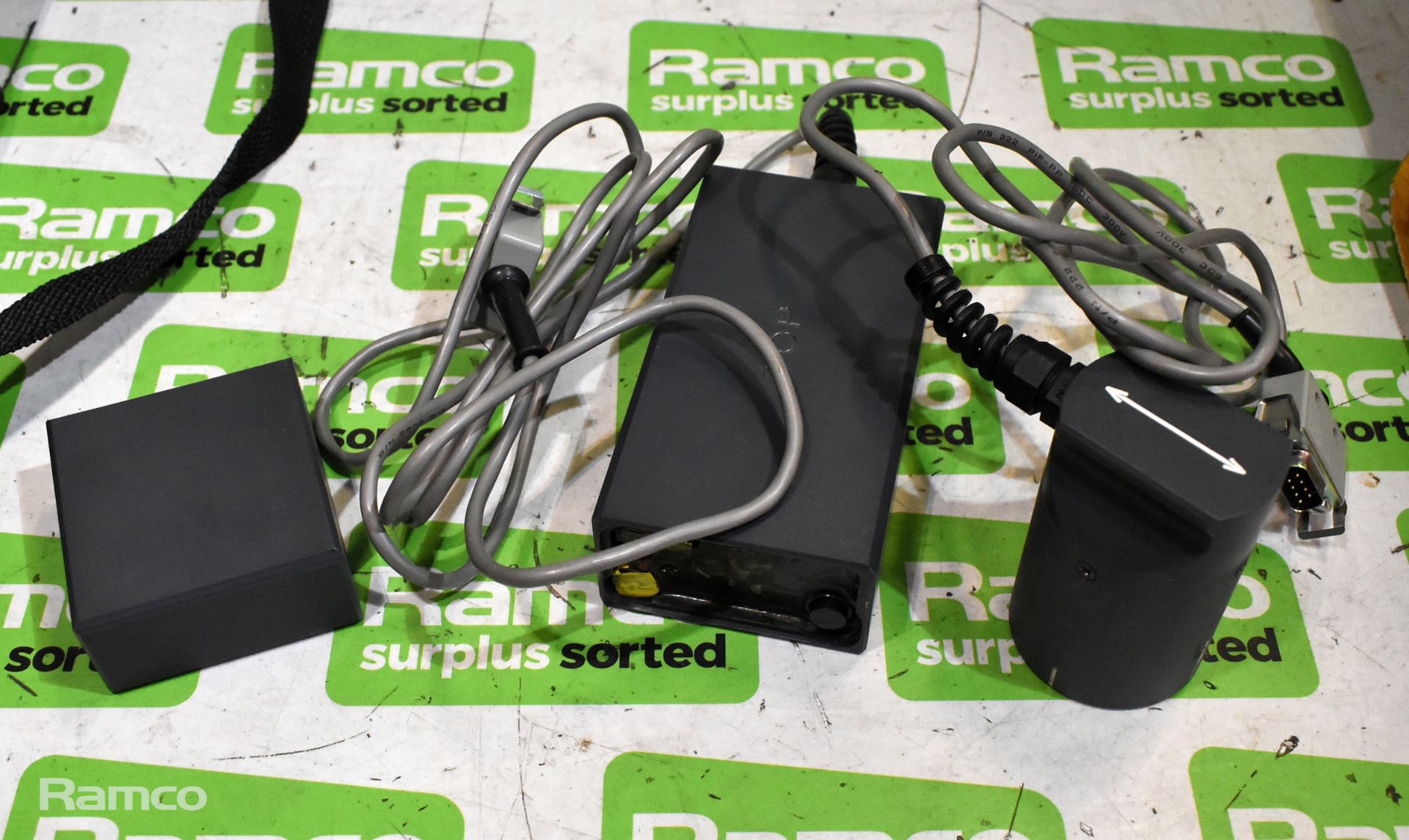 MO Hand Anemometer with wooden case & Kolectric Ltd Micro Covermeter with accessories and case - Image 3 of 10