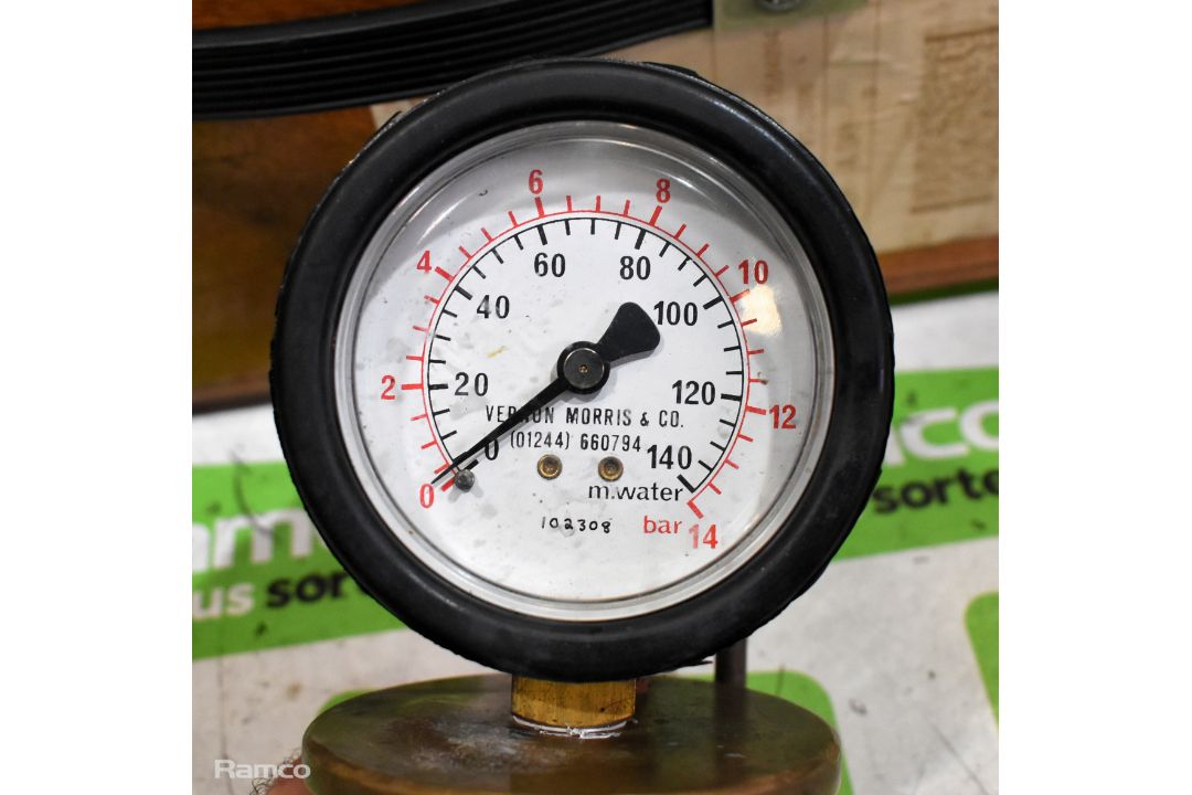 Vernon Morris 202D stand pipe field mounting rate totaliser unit with wooden case - Image 8 of 10