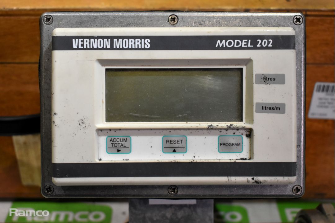 Vernon Morris 202D stand pipe field mounting rate totaliser unit with wooden case - Image 4 of 10