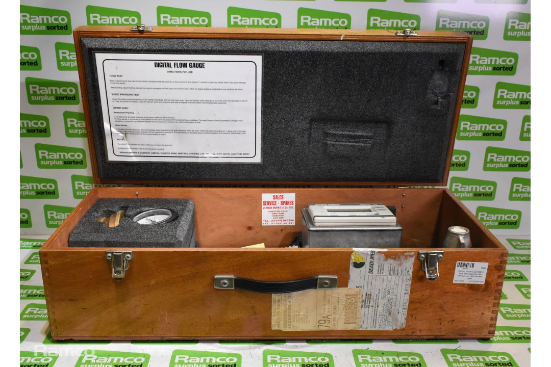 Vernon Morris 202D stand pipe field mounting rate totaliser unit with wooden case - Image 2 of 10