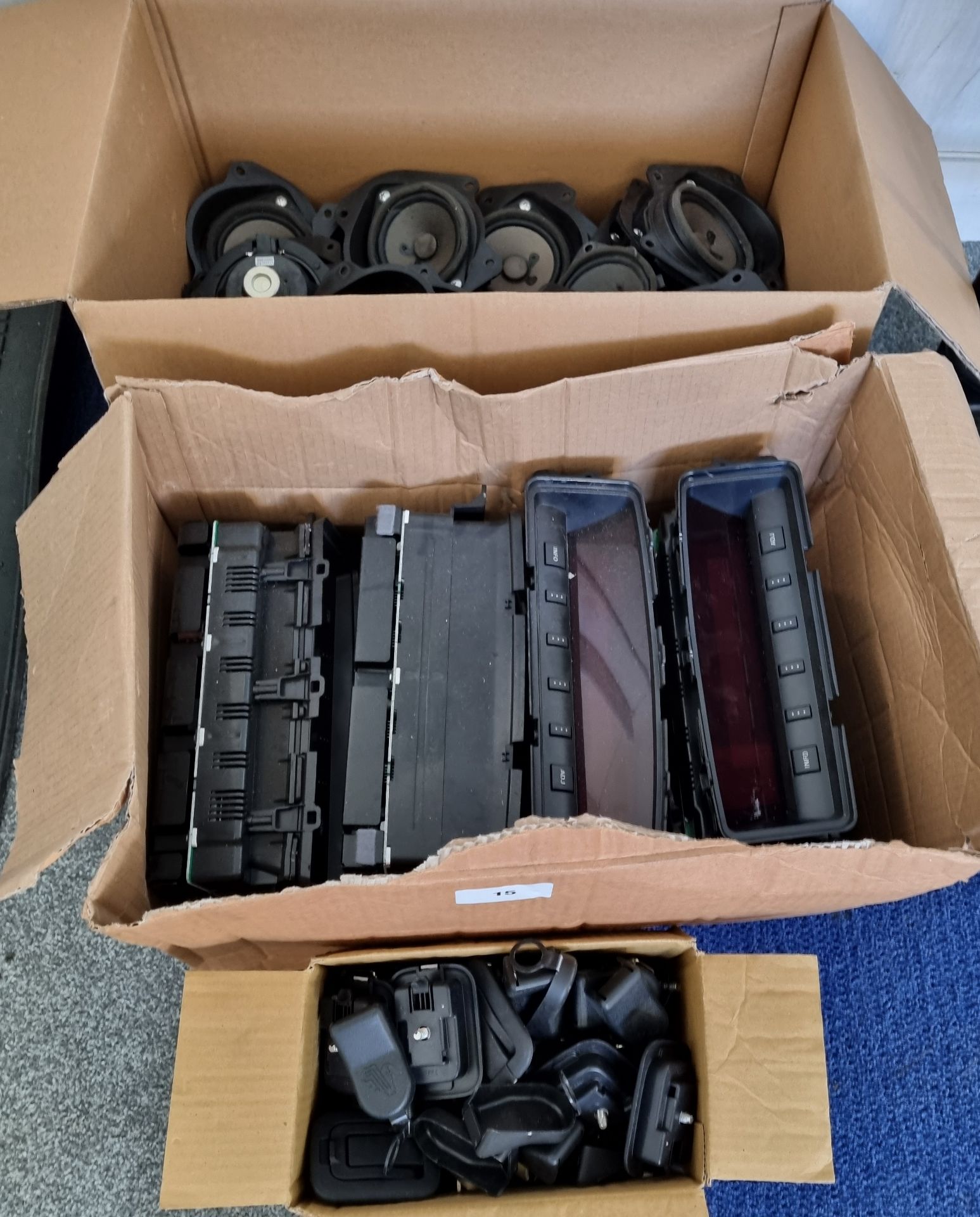Mitsubishi Shogun spares to include display consoles, speakers and tie down clips
