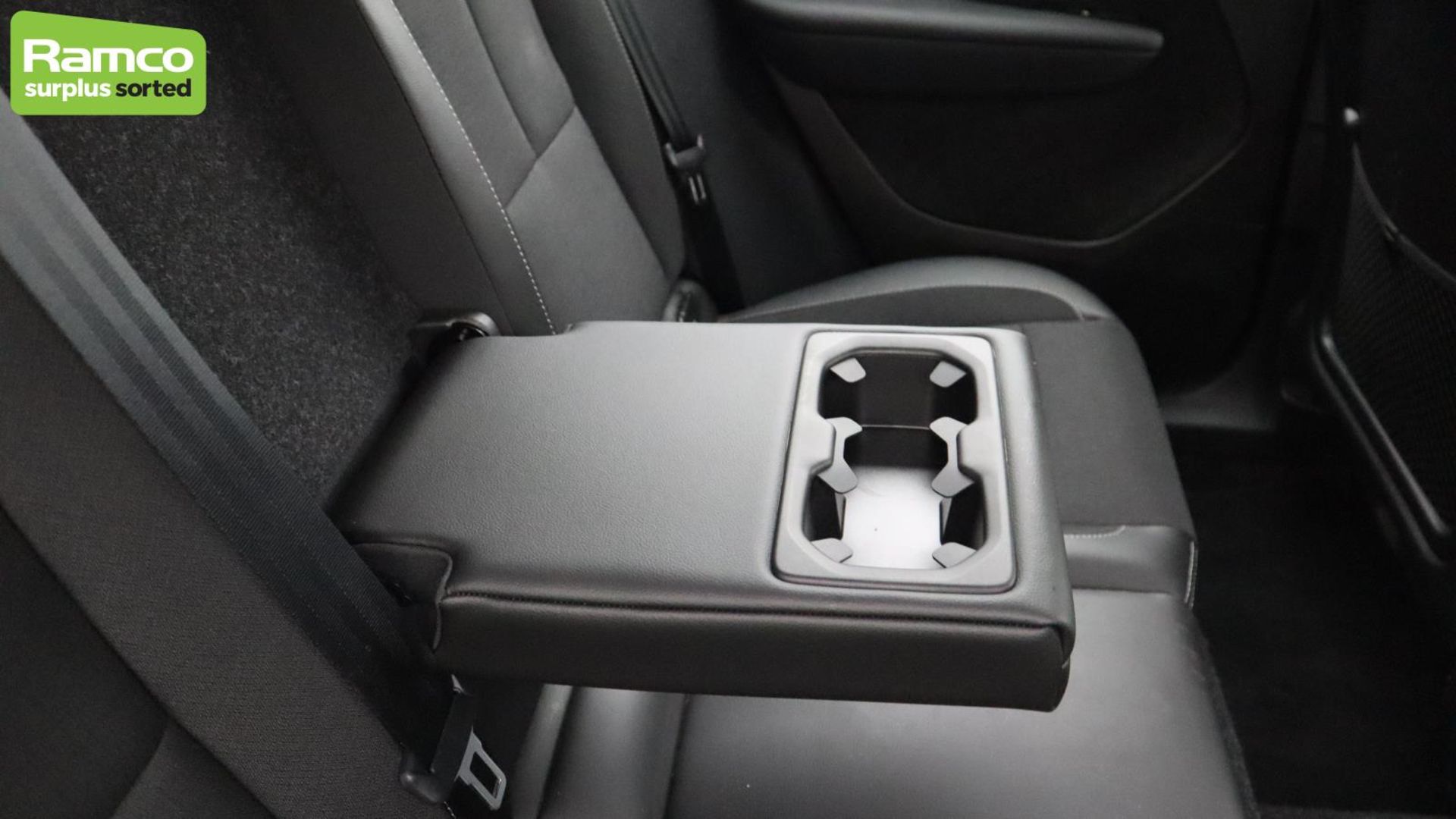 Volvo XC40 Momentum Pro D3 AWD Estate 2.0L - KN69 SEY - Image 26 of 51