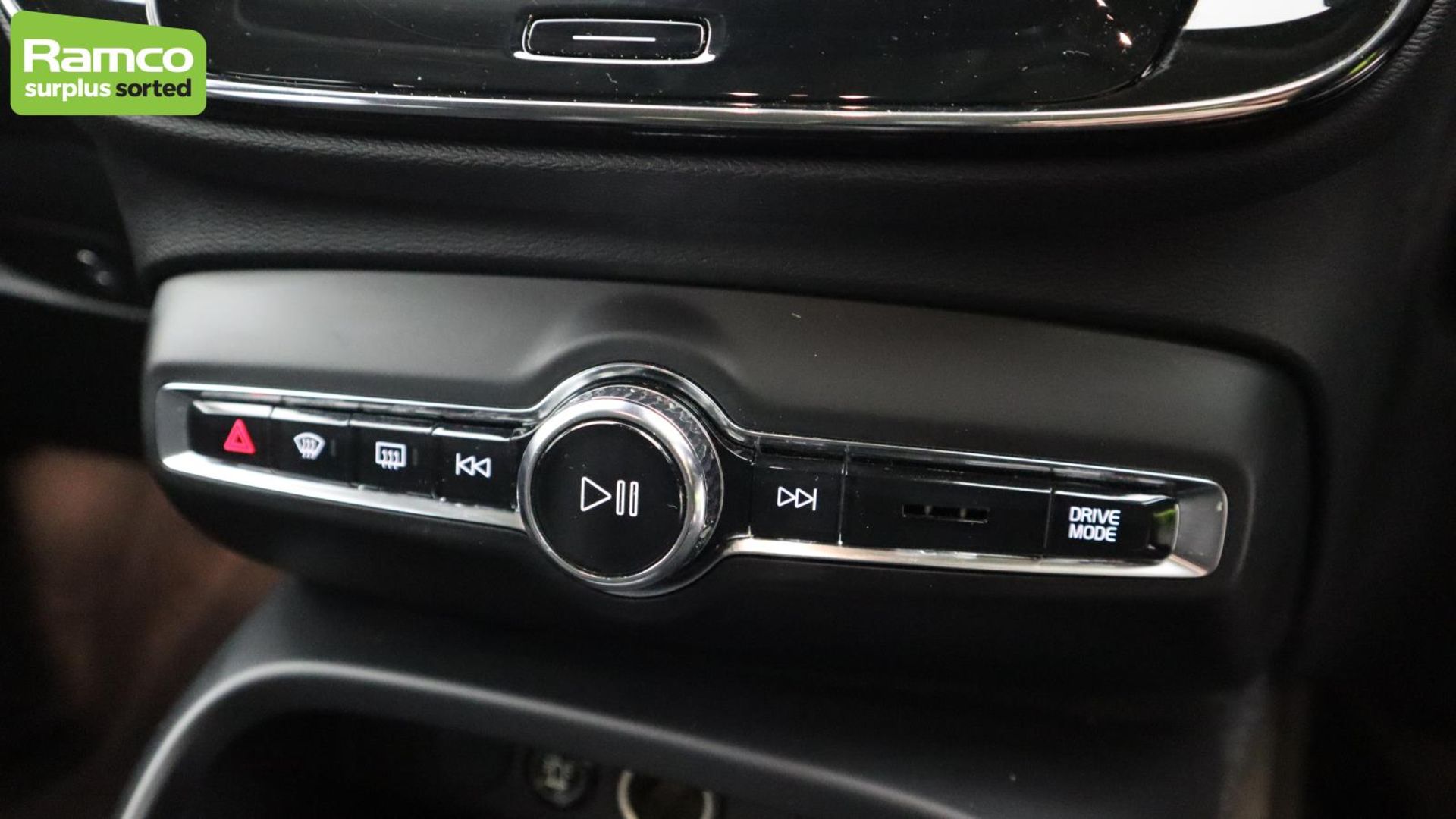 Volvo XC40 Momentum Pro D3 AWD Estate 2.0L - KN69 SEY - Image 21 of 51