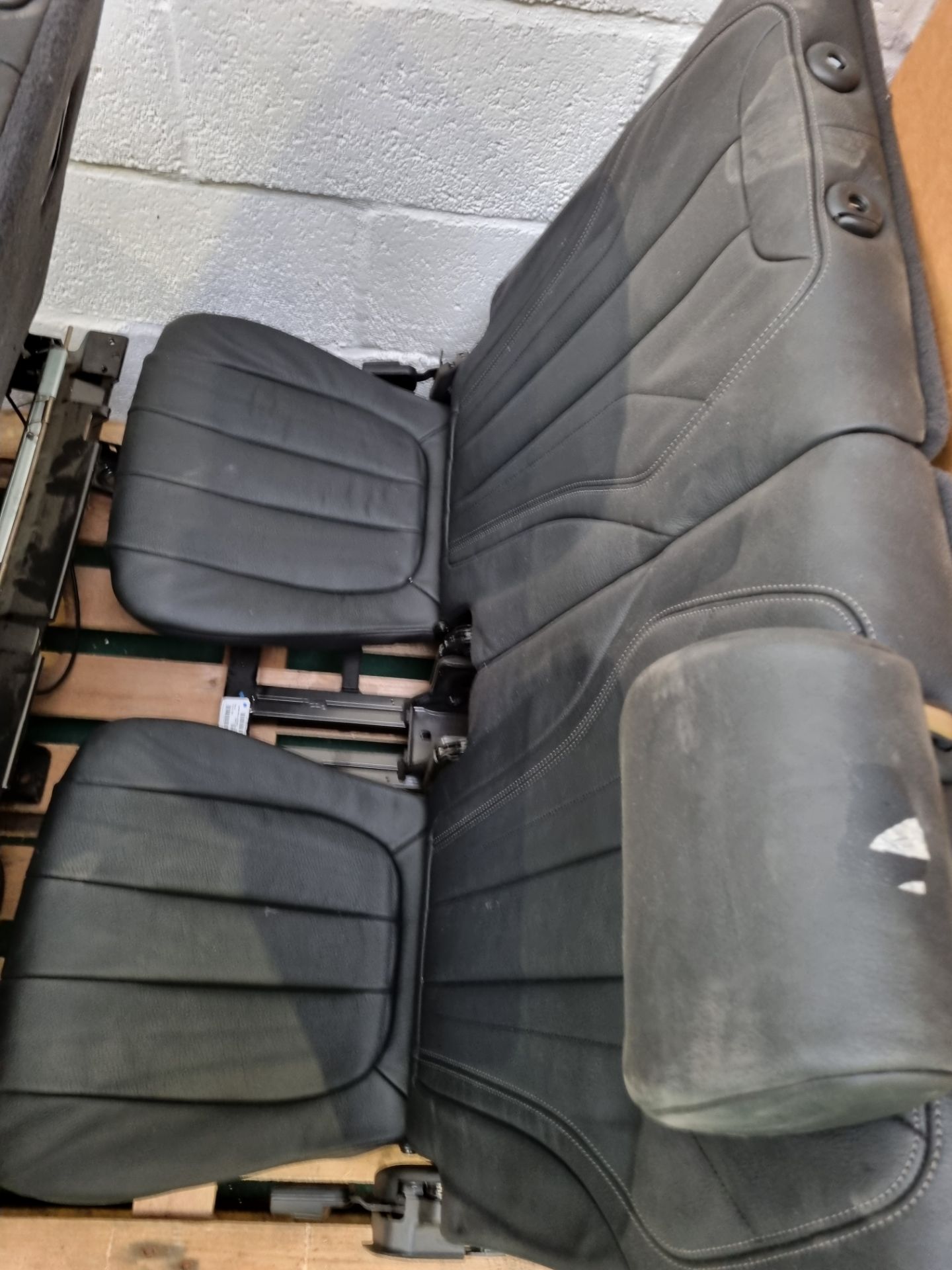 Land Rover 7th seats (damaged) - see photo for part number - Image 2 of 4
