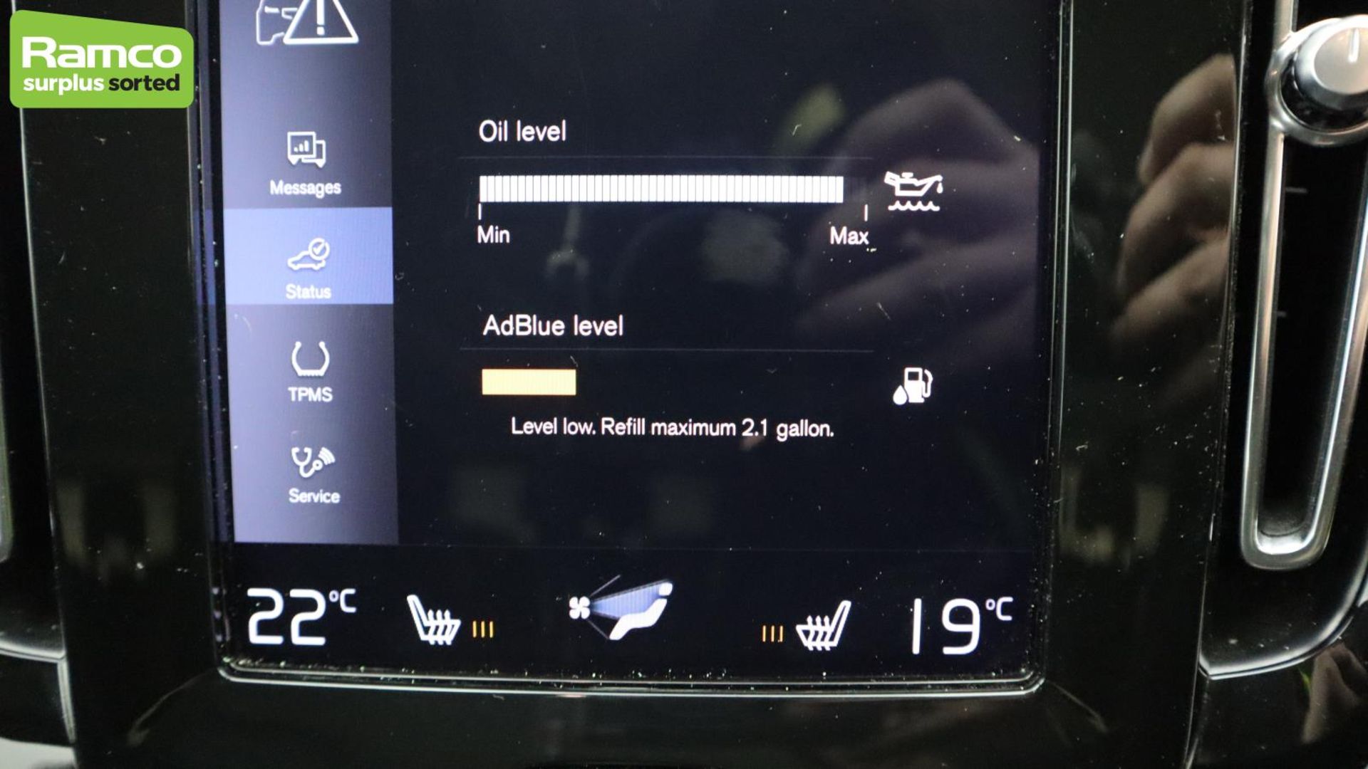 Volvo XC40 Momentum Pro D3 AWD Estate 2.0L - KN69 SEY - Image 15 of 51