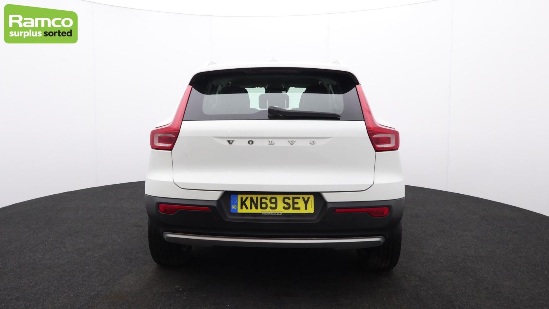 Volvo XC40 Momentum Pro D3 AWD Estate 2.0L - KN69 SEY - Image 6 of 51