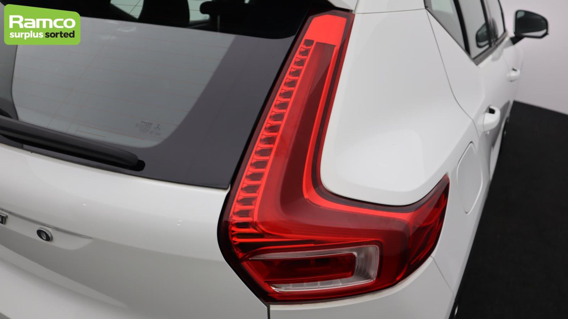 Volvo XC40 Momentum Pro D3 AWD Estate 2.0L - KN69 SEY - Image 28 of 51