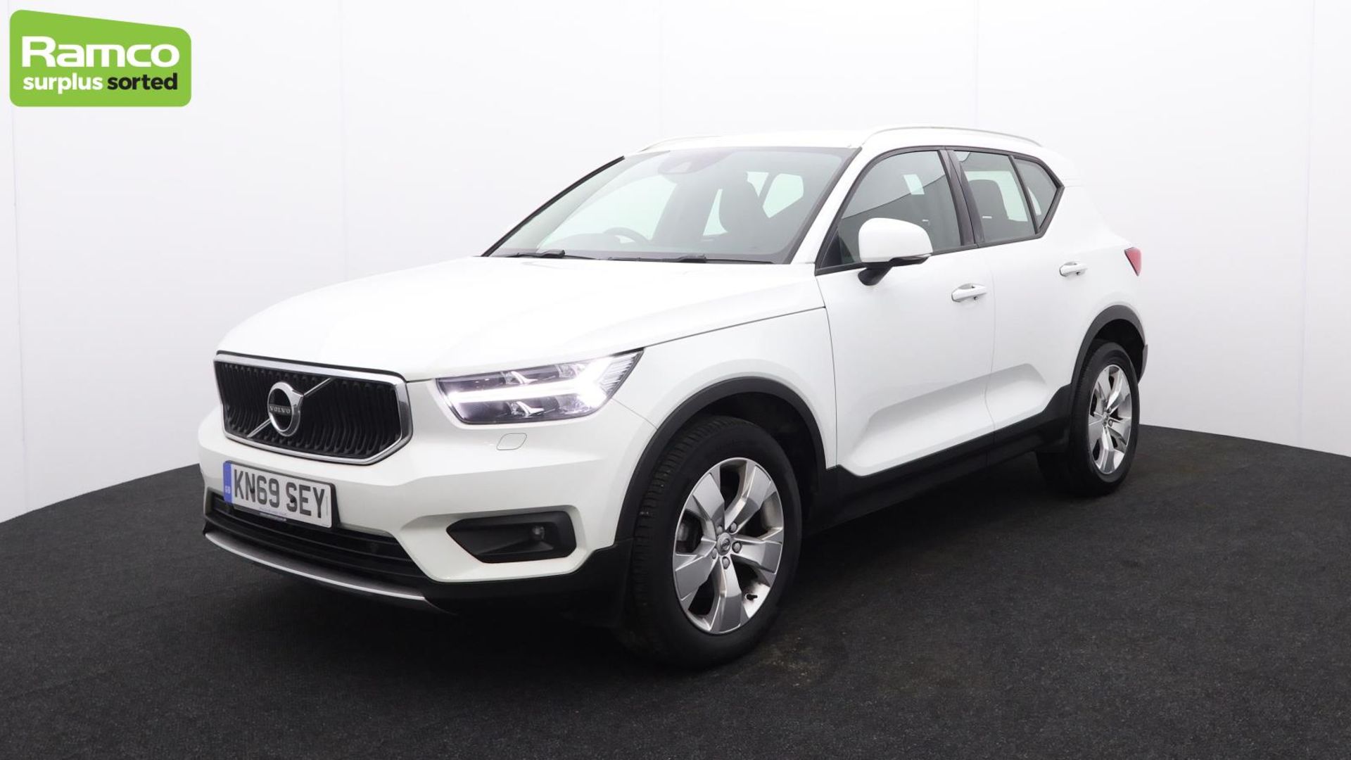 Volvo XC40 Momentum Pro D3 AWD Estate 2.0L - KN69 SEY