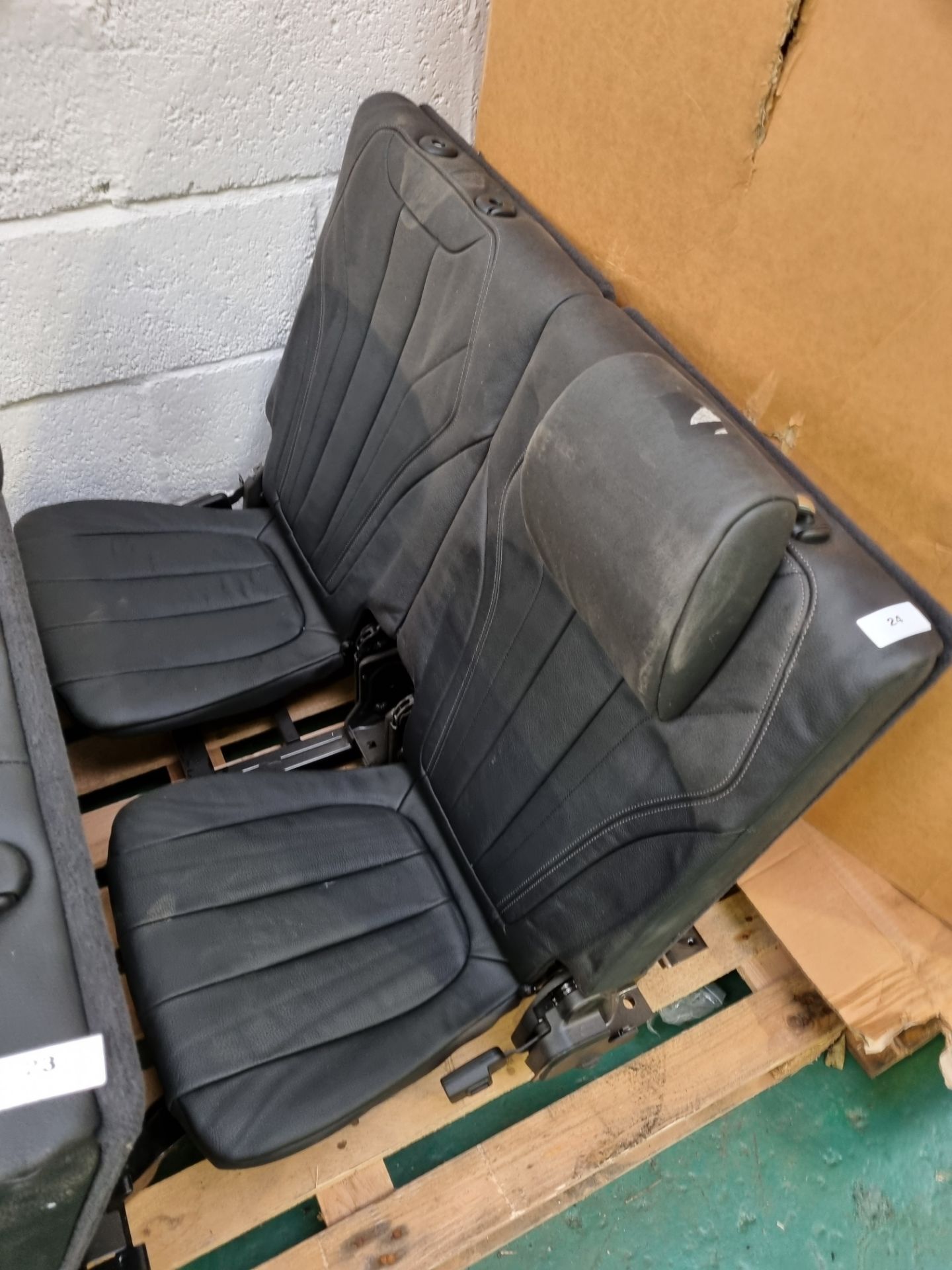 Land Rover 7th seats (damaged) - see photo for part number