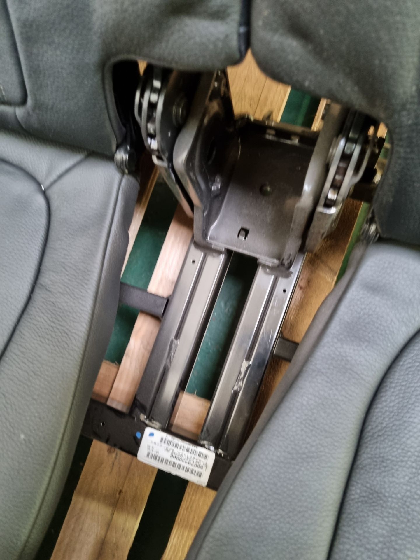 Land Rover 7th seats (damaged) - see photo for part number - Image 3 of 4