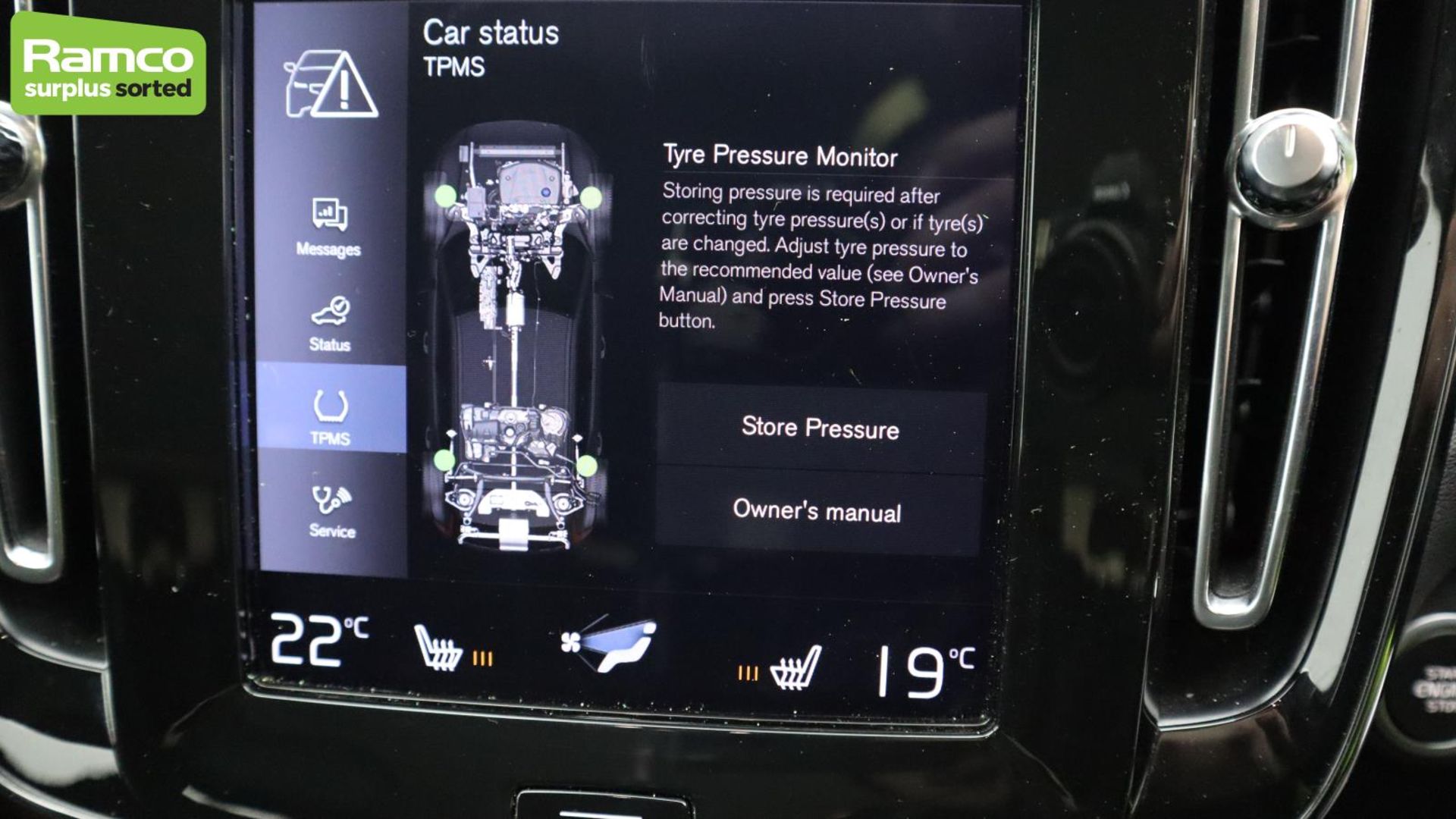 Volvo XC40 Momentum Pro D3 AWD Estate 2.0L - KN69 SEY - Image 16 of 51