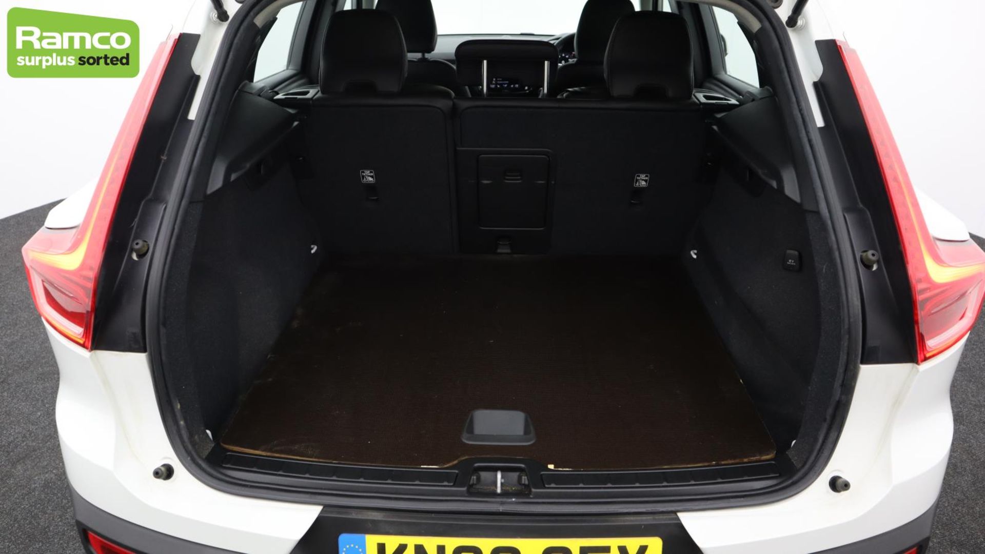 Volvo XC40 Momentum Pro D3 AWD Estate 2.0L - KN69 SEY - Image 31 of 51