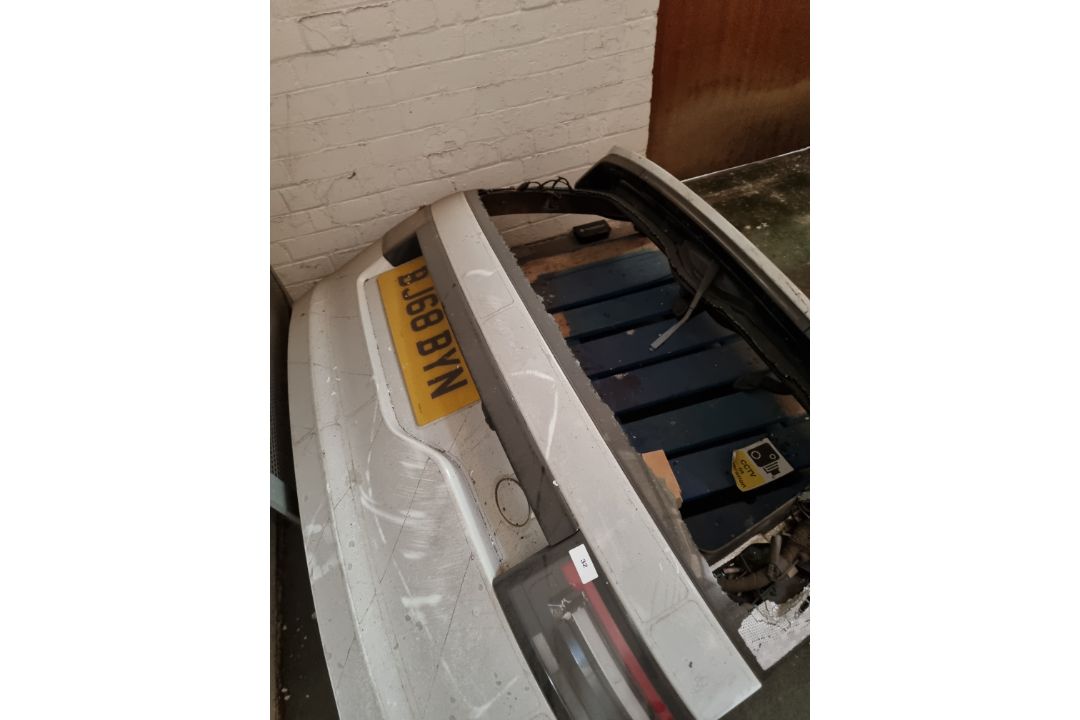 2018 Land Rover Discovery tailgate - Image 2 of 5