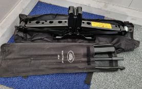 Land Rover Discovery HY32-17K079-AB jack with wrench tool set in protective case