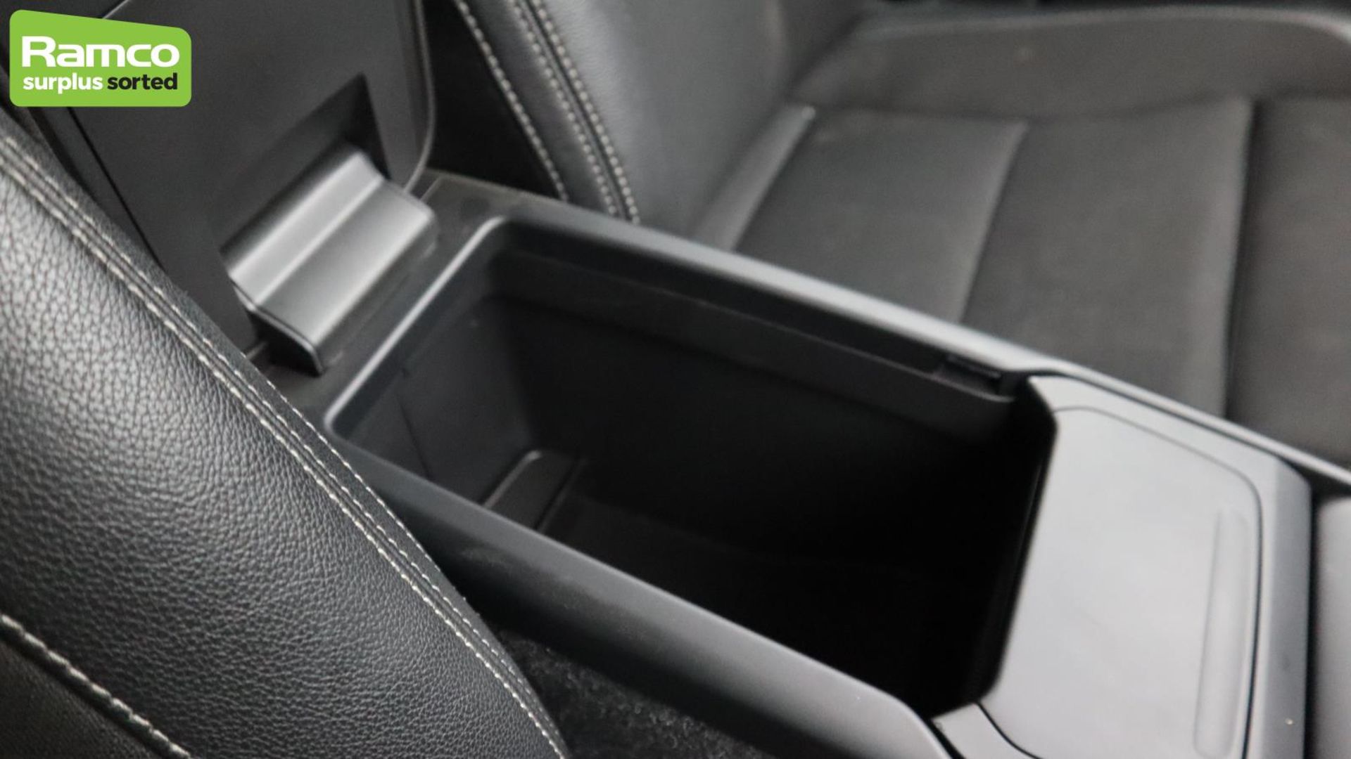 Volvo XC40 Momentum Pro D3 AWD Estate 2.0L - KN69 SEY - Image 22 of 51