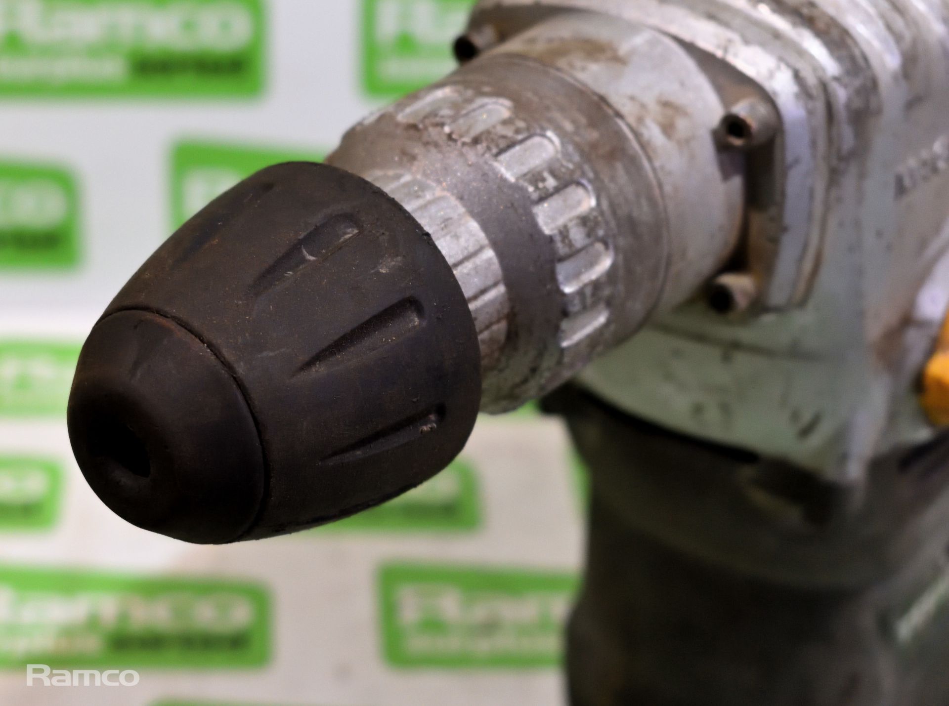 Titan TTB631SDS 1500W SDS Plus 240V corded rotary hammer drill - Image 2 of 4