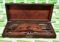 Tap and die set in wooden case - BROKEN HASPS